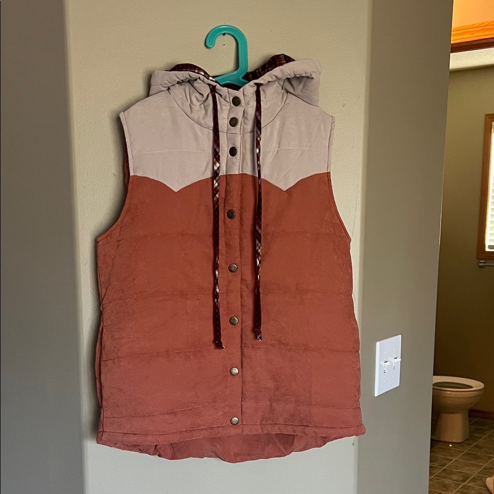 Hem & Thread Two-Tone Hooded Vest in Rust and Beige